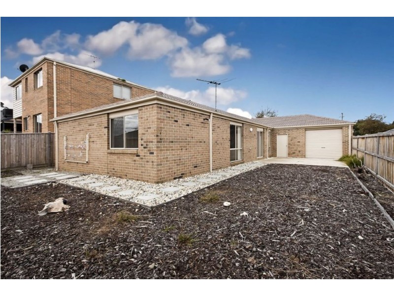 27 Bohemia Crescent, Pakenham VIC 3810