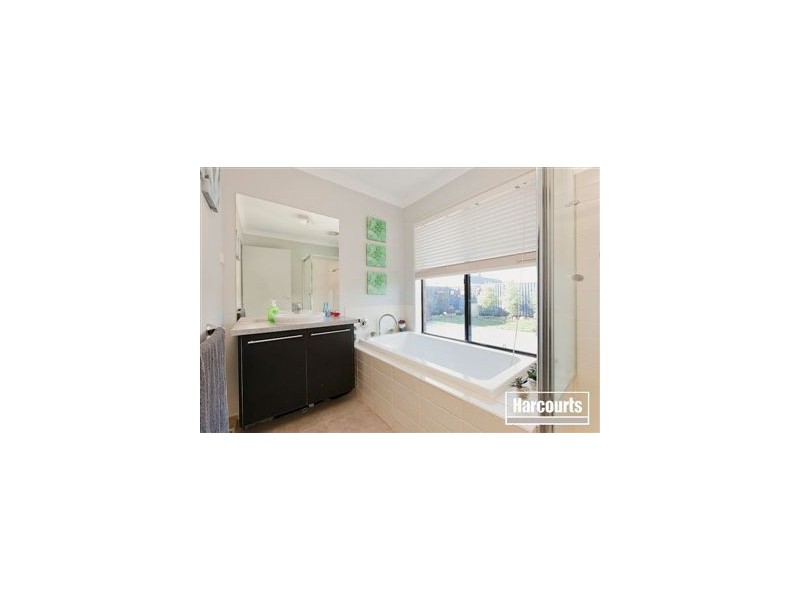28 Stringy Bark Cct, Pakenham VIC 3810