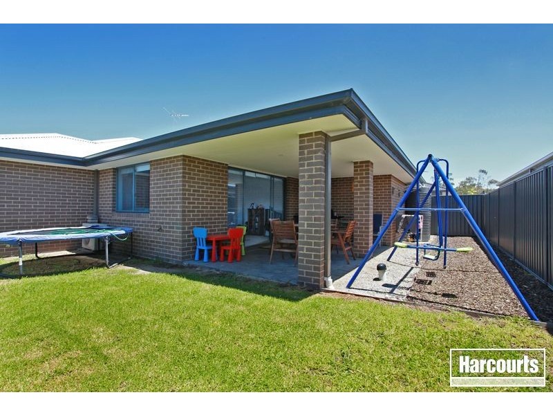 12 Orchard Valley Avenue, Pakenham VIC 3810