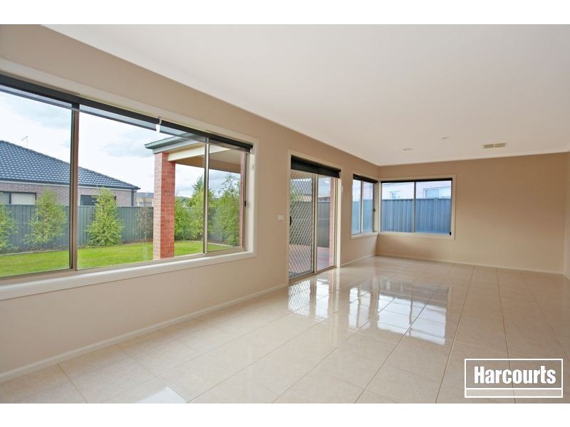 4 Veitch Court, Pakenham VIC 3810