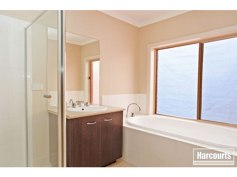 4 Veitch Court, Pakenham VIC 3810