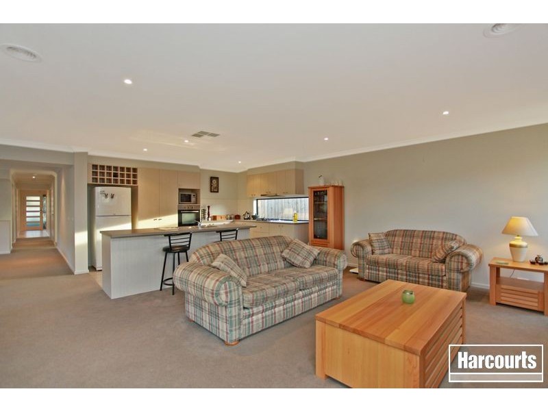28 Kosta Boda Boulevard, Pakenham VIC 3810