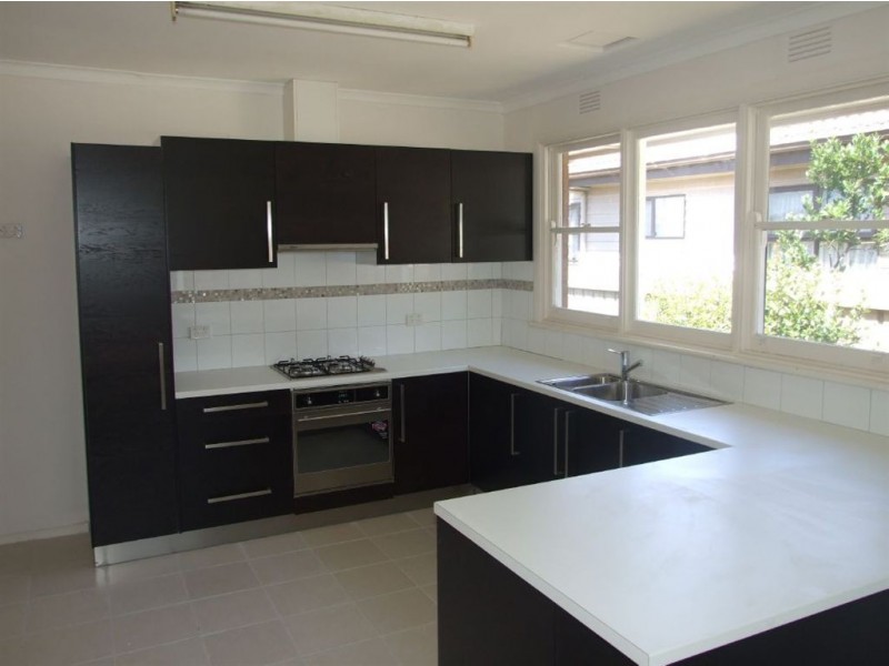 24 Henty Street, Pakenham VIC 3810