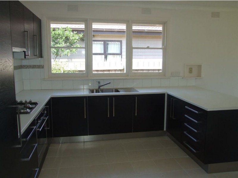 24 Henty Street, Pakenham VIC 3810