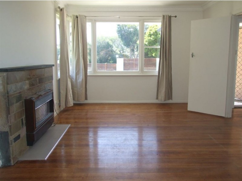 24 Henty Street, Pakenham VIC 3810