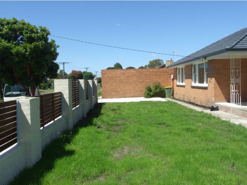 24 Henty Street, Pakenham VIC 3810