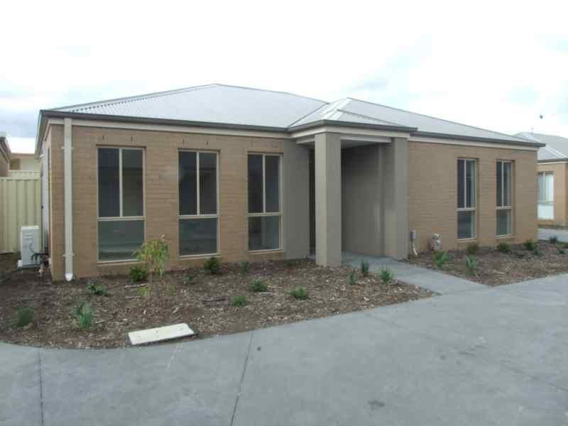 2/6 Iris Place, Pakenham VIC 3810