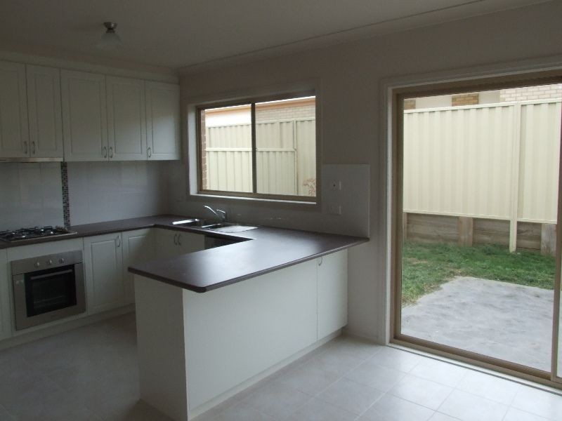 2/6 Iris Place, Pakenham VIC 3810