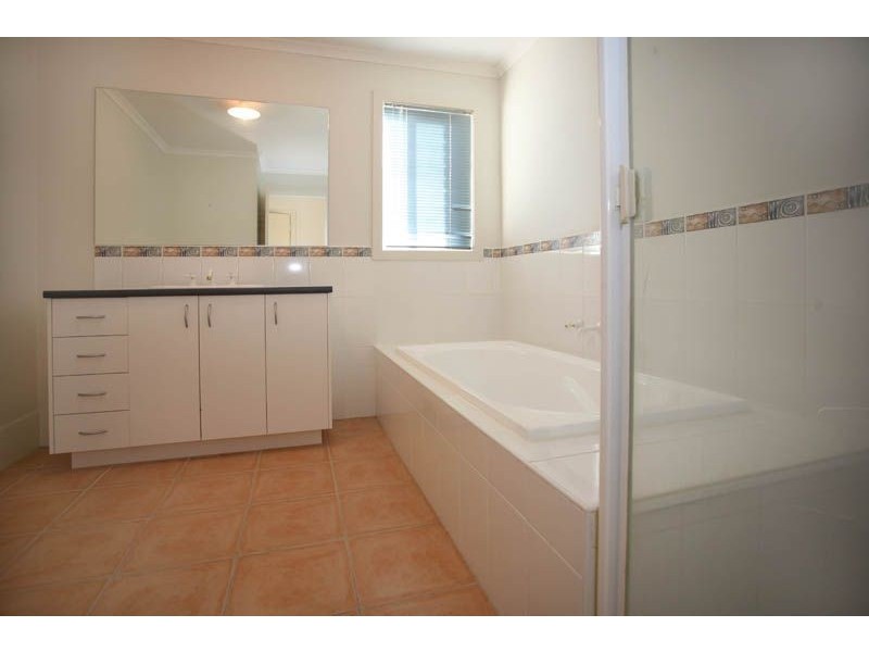 19 Mallee Cct, Pakenham VIC 3810