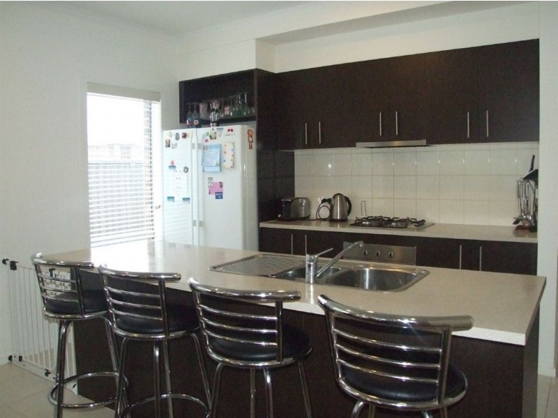 4 Petrel Cct, Pakenham VIC 3810