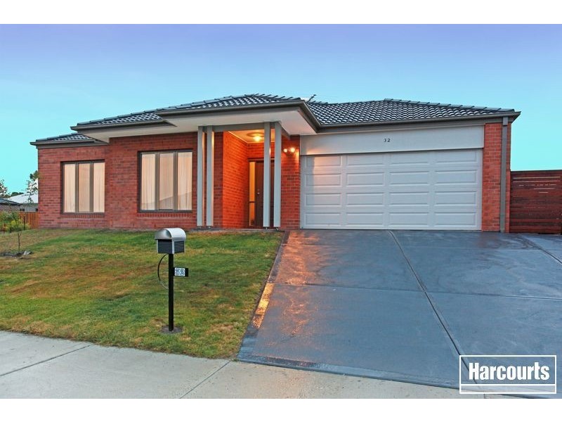 32 McGarvie Crescent, Pakenham VIC 3810