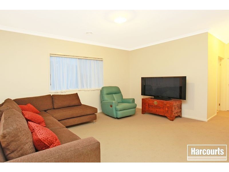 32 McGarvie Crescent, Pakenham VIC 3810