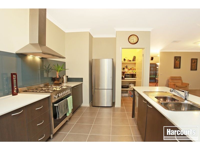 32 McGarvie Crescent, Pakenham VIC 3810