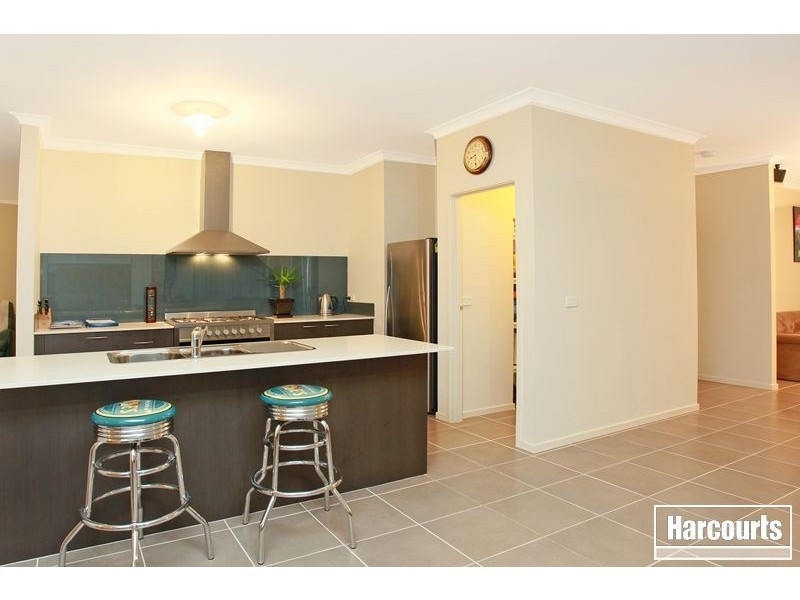 32 McGarvie Crescent, Pakenham VIC 3810