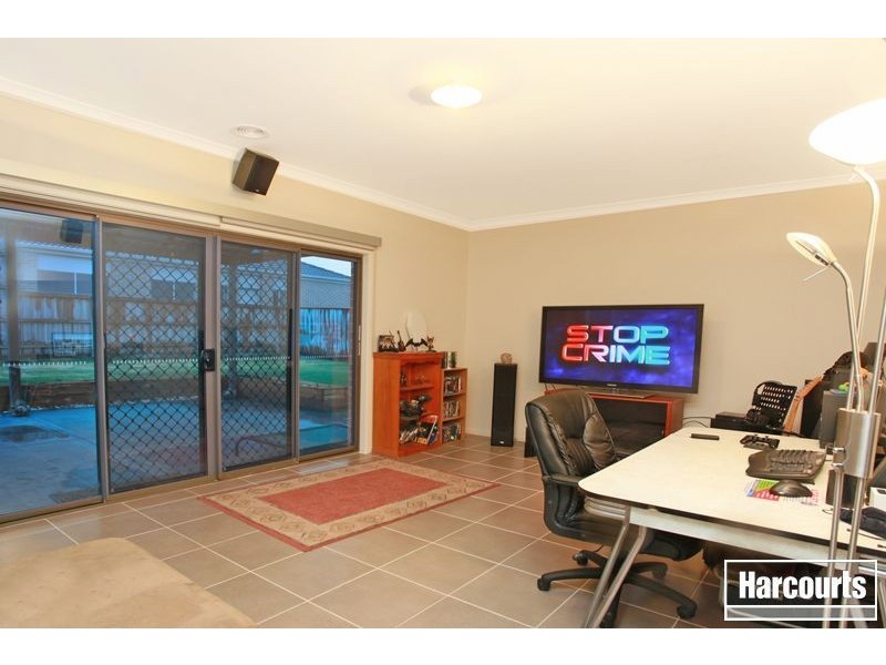 32 McGarvie Crescent, Pakenham VIC 3810
