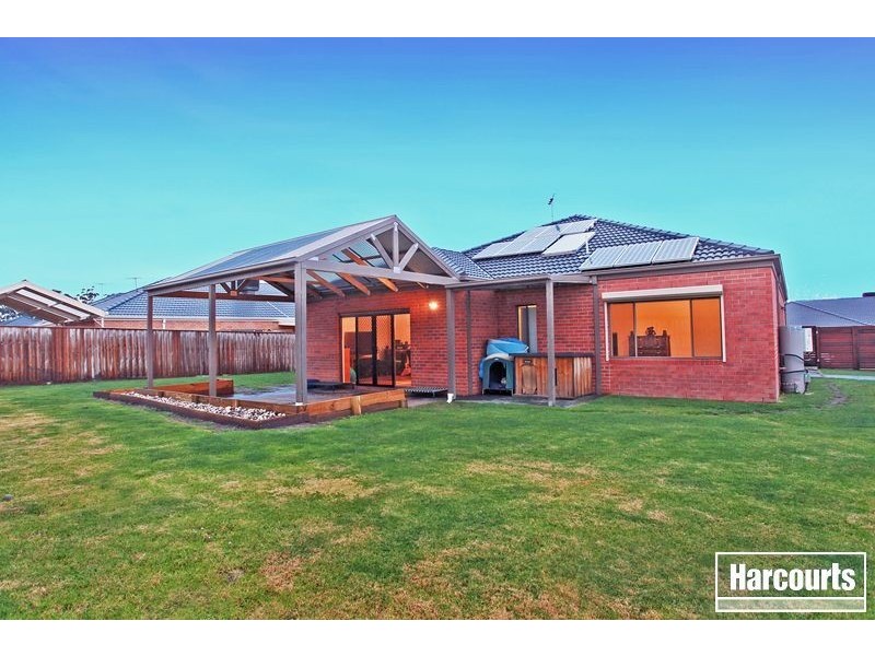 32 McGarvie Crescent, Pakenham VIC 3810