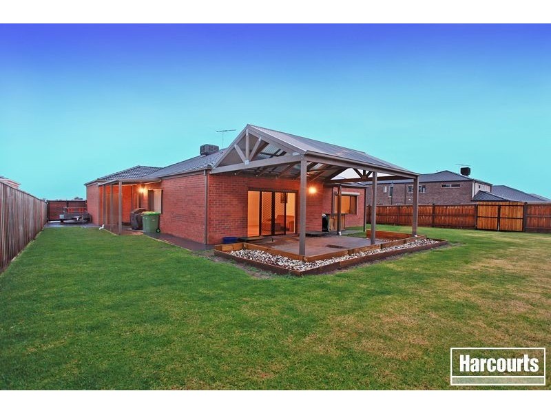 32 McGarvie Crescent, Pakenham VIC 3810