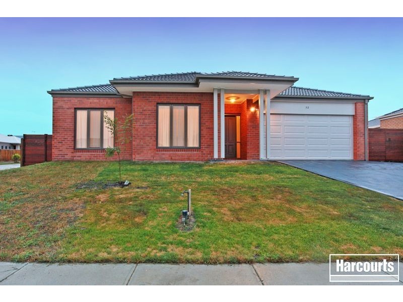 32 McGarvie Crescent, Pakenham VIC 3810