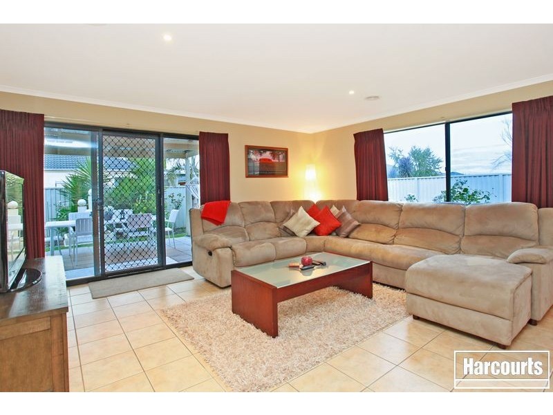 12 Latrobe Avenue, Pakenham VIC 3810