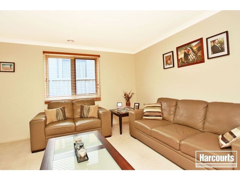 8 Tyrone Avenue, Pakenham VIC 3810