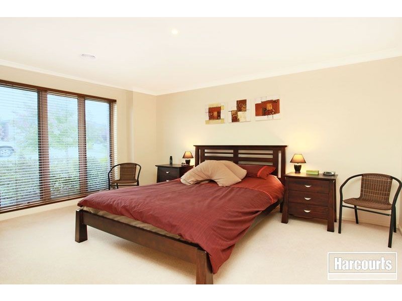 8 Tyrone Avenue, Pakenham VIC 3810