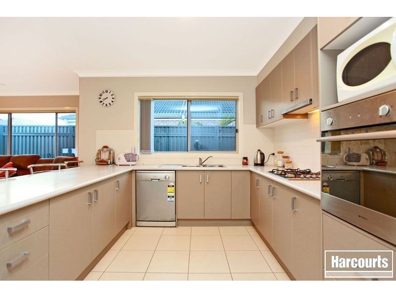 10 Page Close, Pakenham VIC 3810