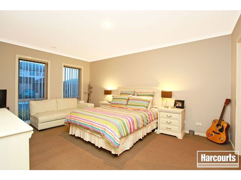 10 Page Close, Pakenham VIC 3810
