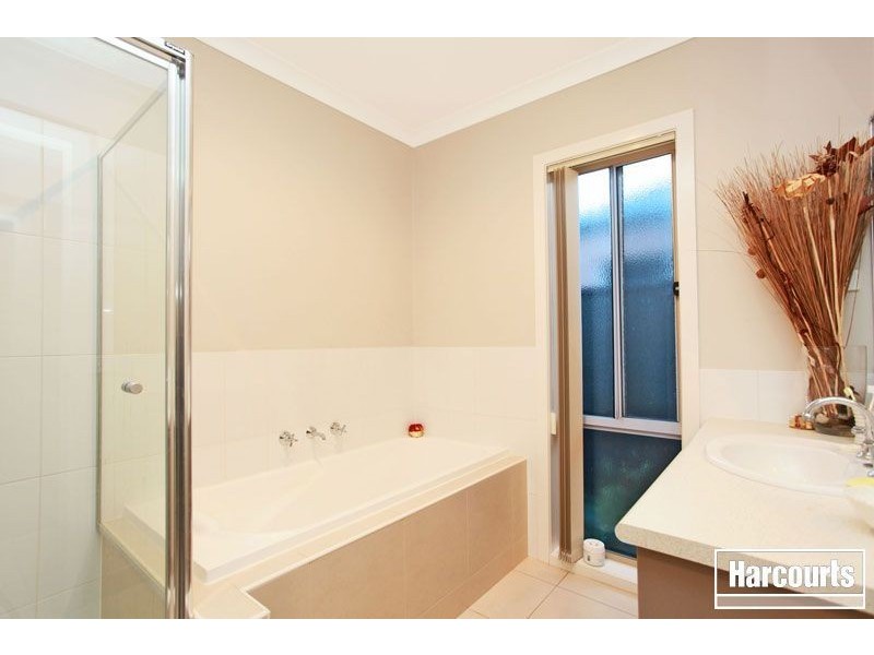 10 Page Close, Pakenham VIC 3810