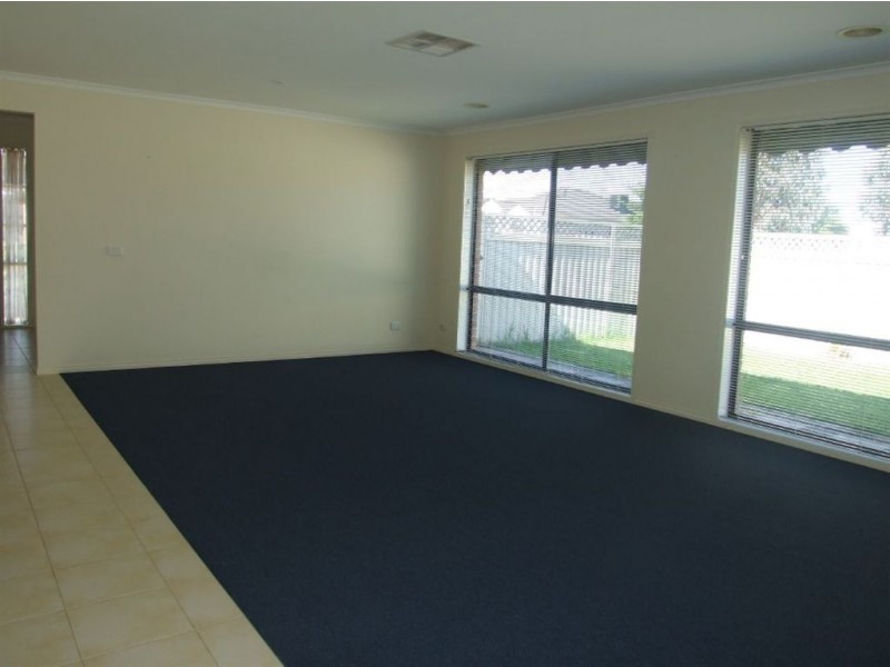 1 Latrobe Avenue, Pakenham VIC 3810