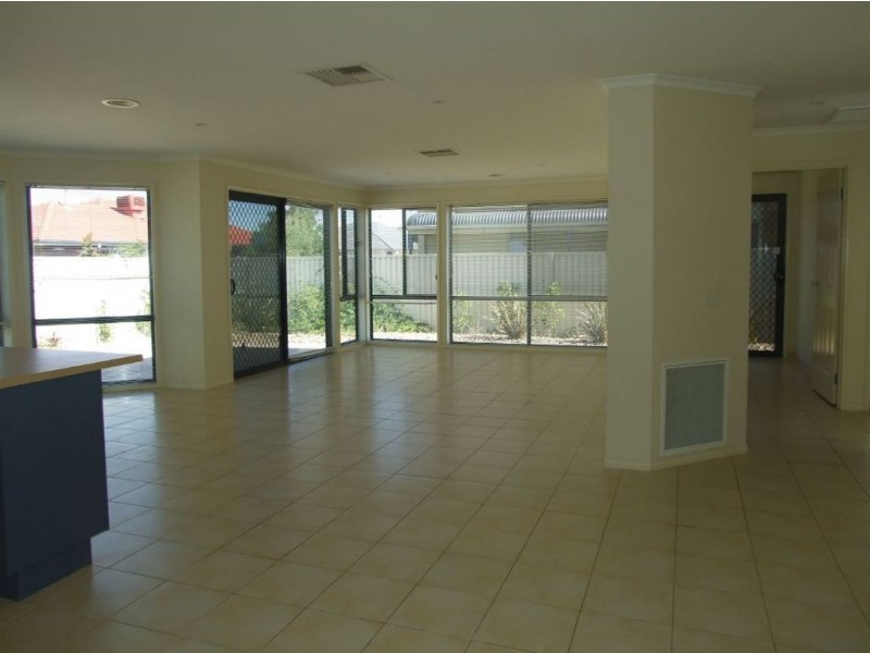 1 Latrobe Avenue, Pakenham VIC 3810