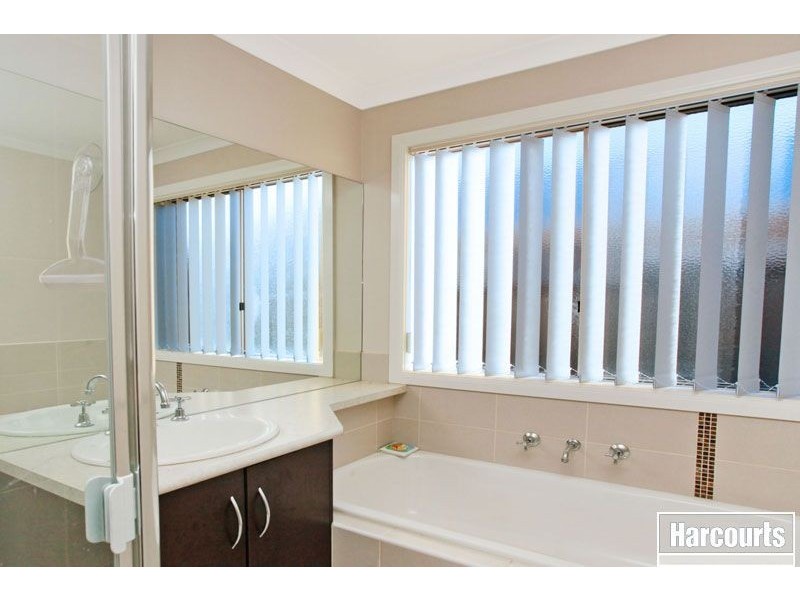 124 Windermere Blvd, Pakenham VIC 3810