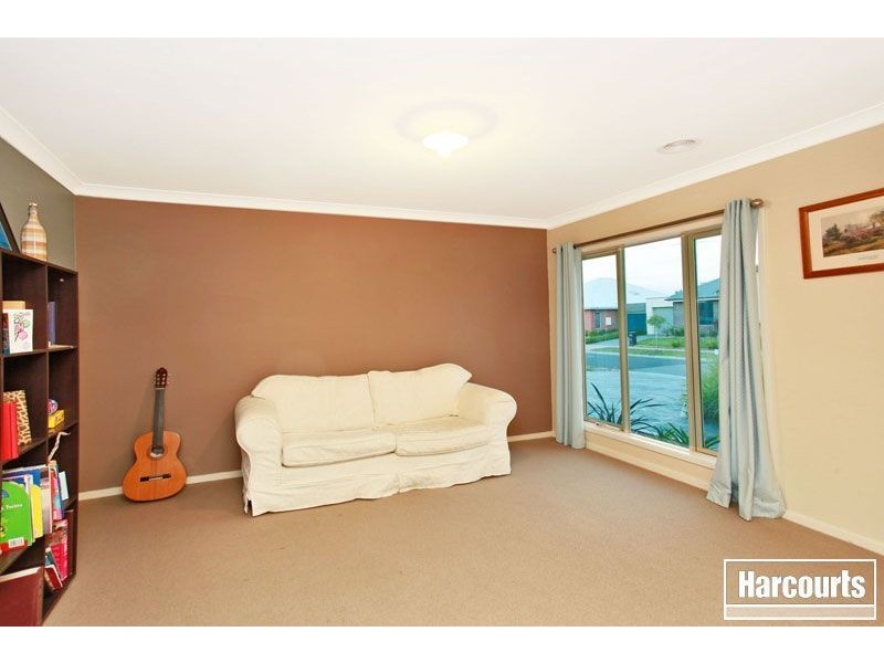 4 Cinnamon Link, Pakenham VIC 3810