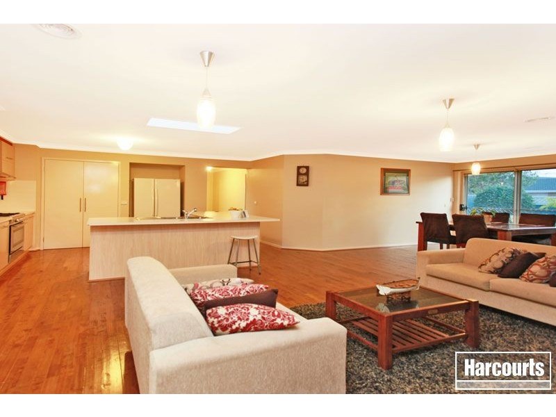 4 Cinnamon Link, Pakenham VIC 3810