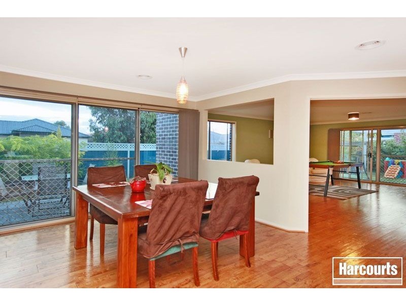 4 Cinnamon Link, Pakenham VIC 3810