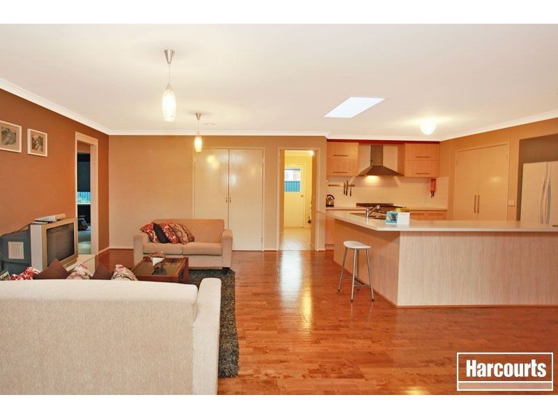 4 Cinnamon Link, Pakenham VIC 3810