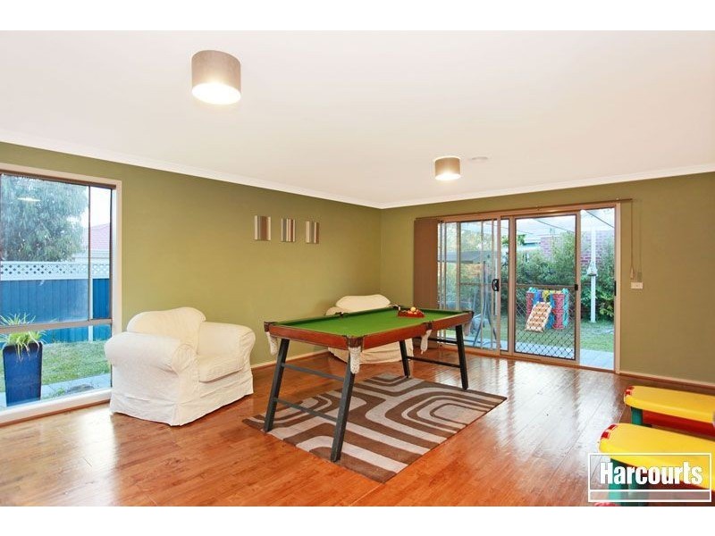 4 Cinnamon Link, Pakenham VIC 3810