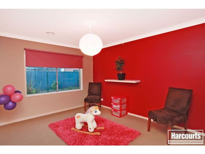 4 Cinnamon Link, Pakenham VIC 3810