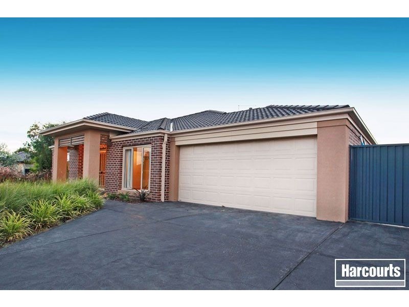 4 Cinnamon Link, Pakenham VIC 3810