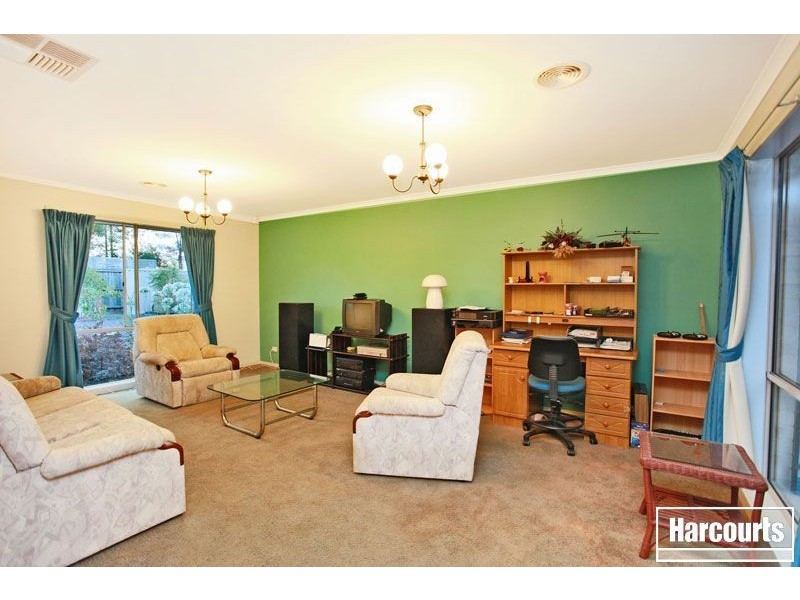 17 Genoa Grove, Pakenham VIC 3810