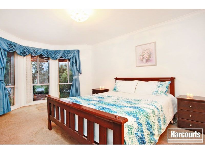 17 Genoa Grove, Pakenham VIC 3810