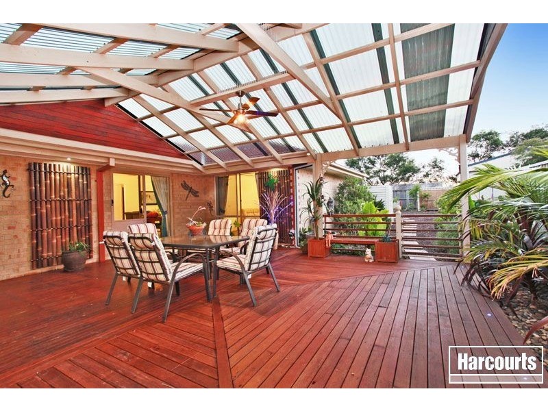 17 Genoa Grove, Pakenham VIC 3810