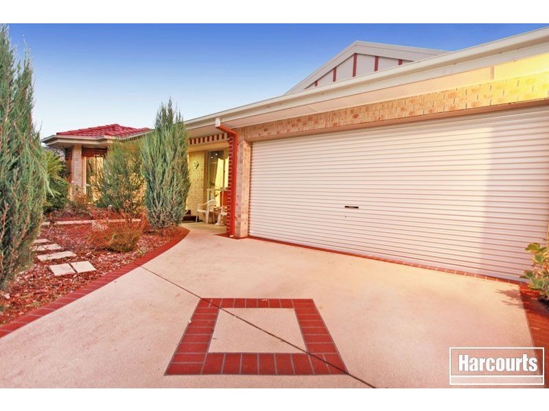 17 Genoa Grove, Pakenham VIC 3810