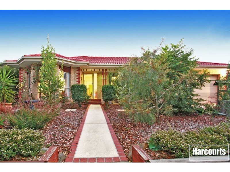17 Genoa Grove, Pakenham VIC 3810