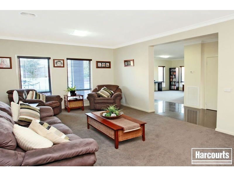 6 Bittern Link, Pakenham VIC 3810