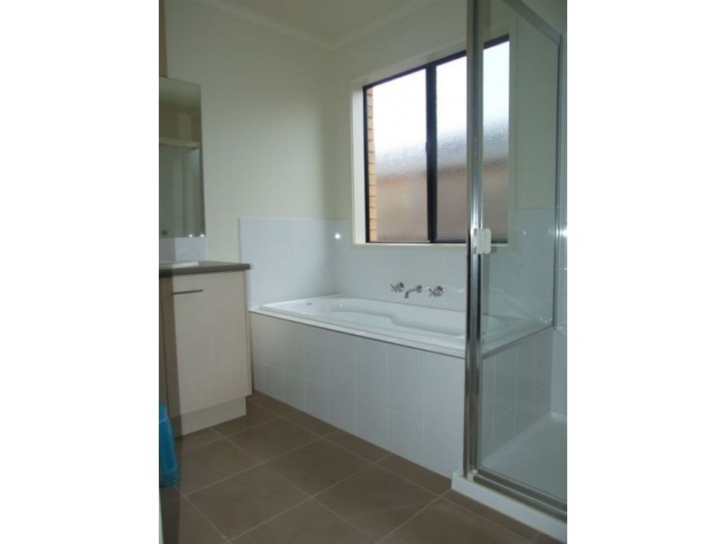 66 Tipperary Cct, Pakenham VIC 3810