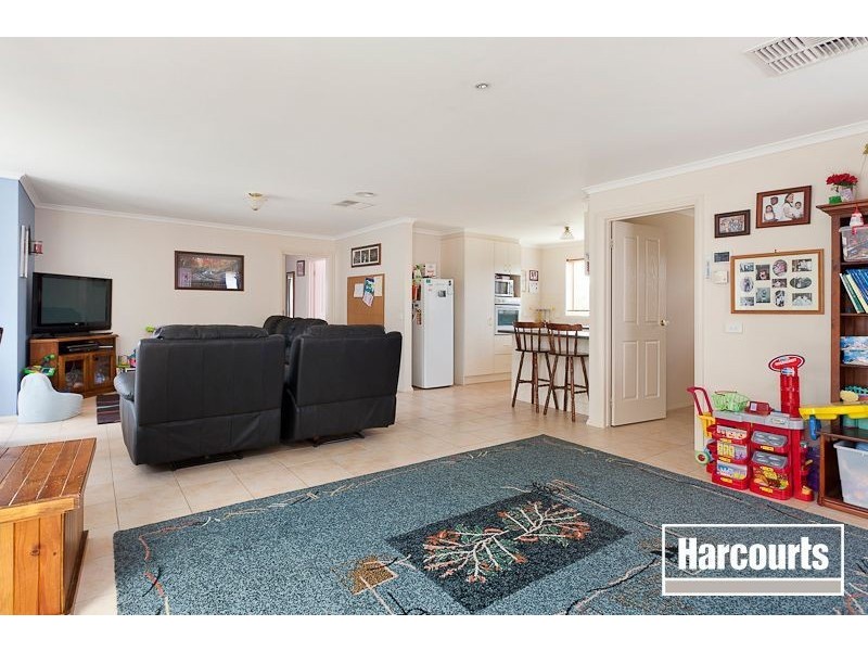 4 Nicola Court, Pakenham VIC 3810