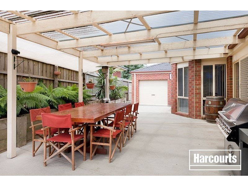 4 Nicola Court, Pakenham VIC 3810