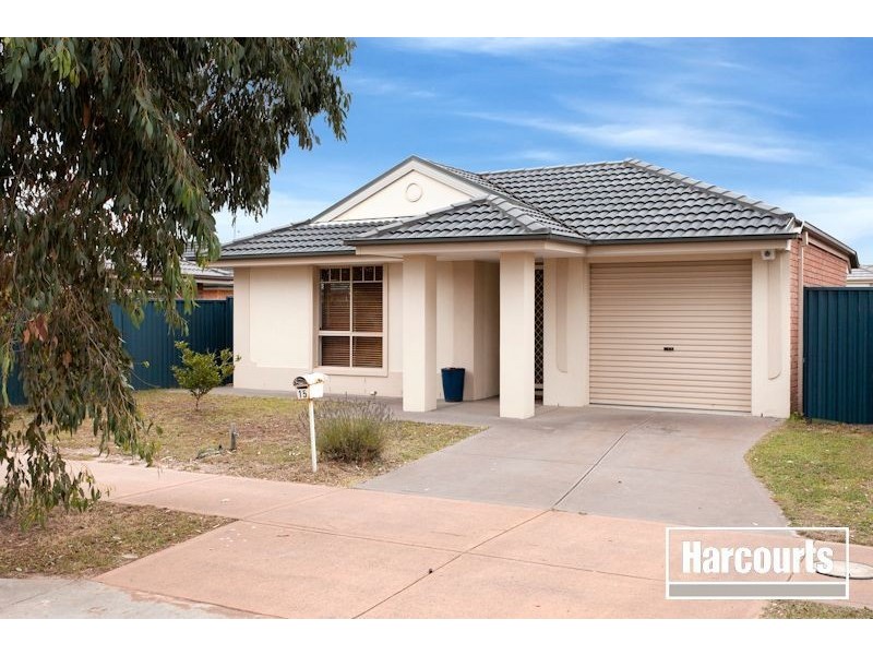 15 Scarlet Crescent, Pakenham VIC 3810