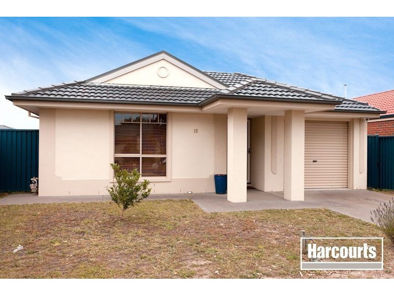 15 Scarlet Crescent, Pakenham VIC 3810