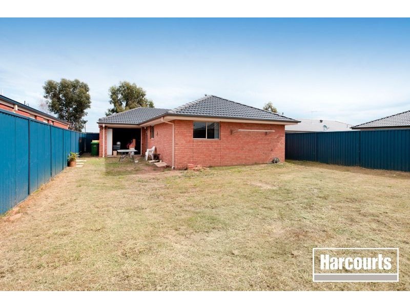 15 Scarlet Crescent, Pakenham VIC 3810